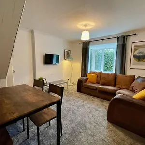 House Near Llandaff For Up To 6 With Parking Holiday home
