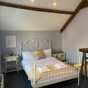 Lovely Coach House With Free Parking Holiday home