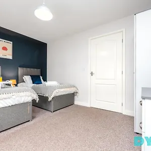 Bayview - 2 Bed With Parking - Long Discounts - By Dyzyn Apartment